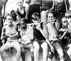 英国吃瓜拍照,吃瓜拍照，记录生活点滴