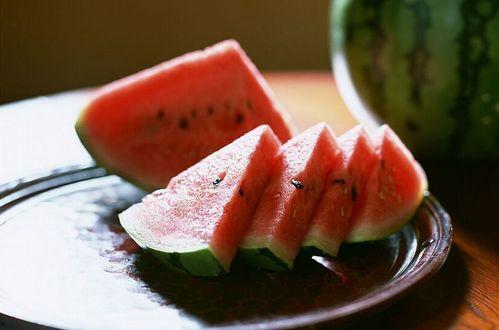 夏天的吃瓜古诗,夏日纳凉赏瓜趣事